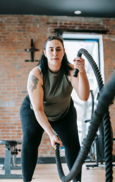 postpartum mom doing a HIIT workout in CrossFit and running