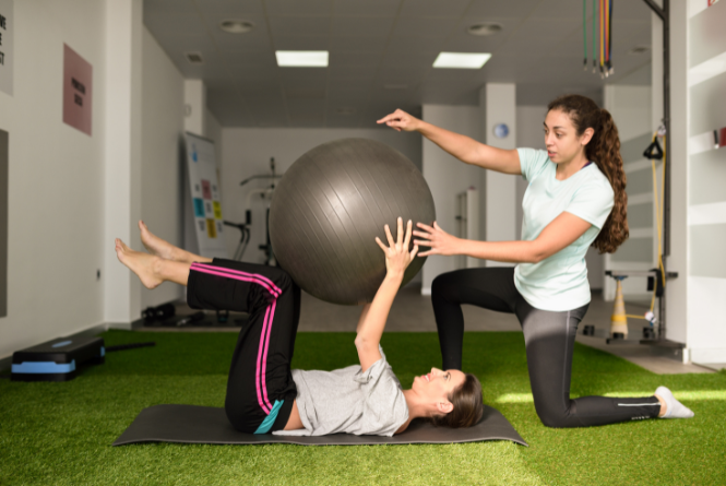postpartum trainer beth colucci foppiano helping new mom regain her core strength after having a baby